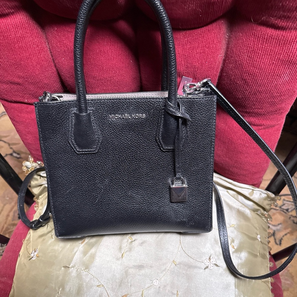 NWOT Michael Kors black medium size Mercer Messenger bag